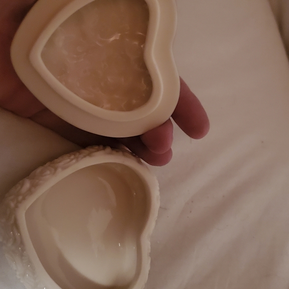 Lenox Trinket Box with gold accent - Picture 4 of 4